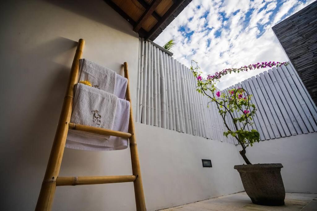 Villa Luna Sunset Beach Gili Trawangan Exterior photo