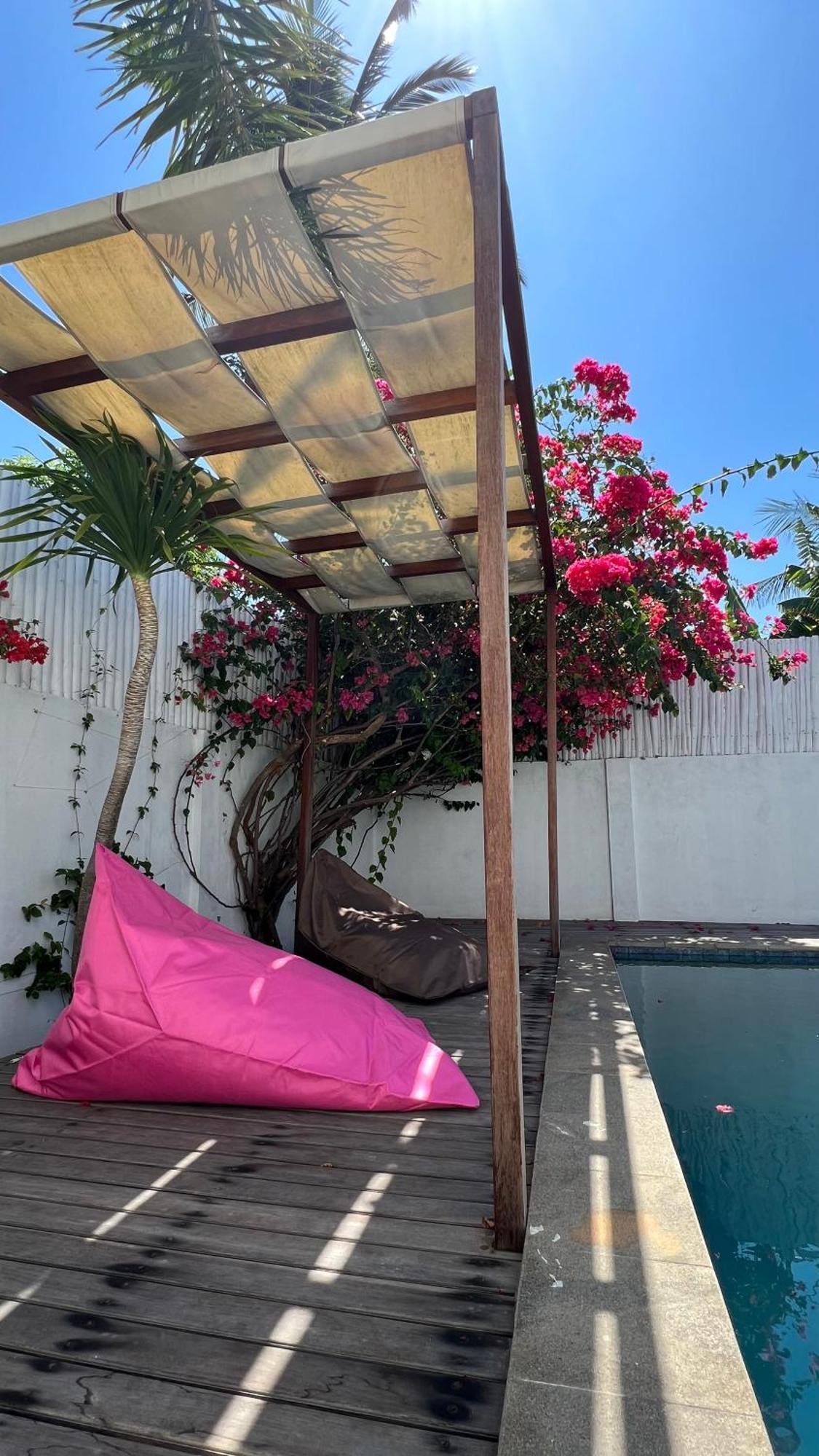 Villa Luna Sunset Beach Gili Trawangan Exterior photo