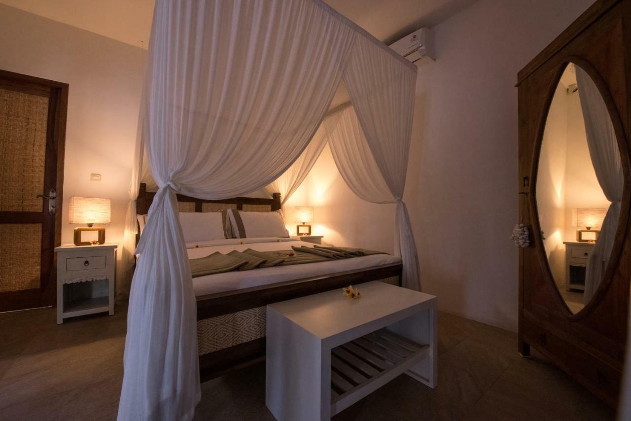 Villa Luna Sunset Beach Gili Trawangan Exterior photo