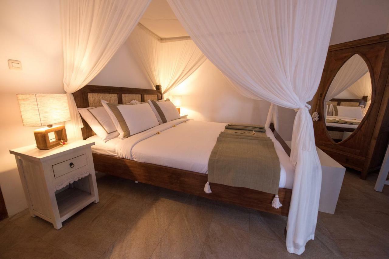 Villa Luna Sunset Beach Gili Trawangan Exterior photo