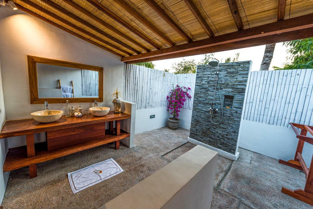 Villa Luna Sunset Beach Gili Trawangan Exterior photo